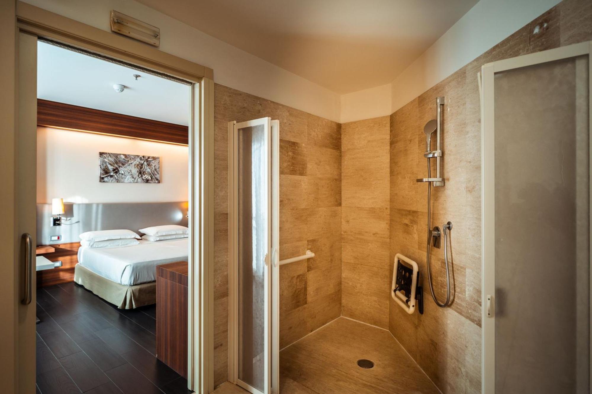 Отель Doubletree By Hilton Olbia - Sardinia Экстерьер фото